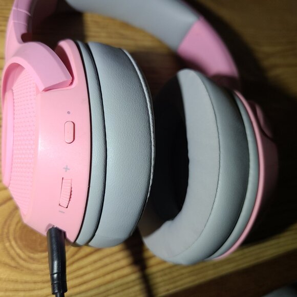 Razer Light up Kitty Rechargeable Bluetooth Headphones (AS IS) - Picture 6 of 7